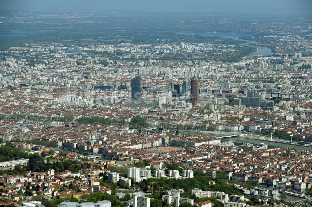 Lyon von oben - Stadtzentrum im Innenstadtbereich in Lyon in Auvergne Rhone-Alpes, Frankreich