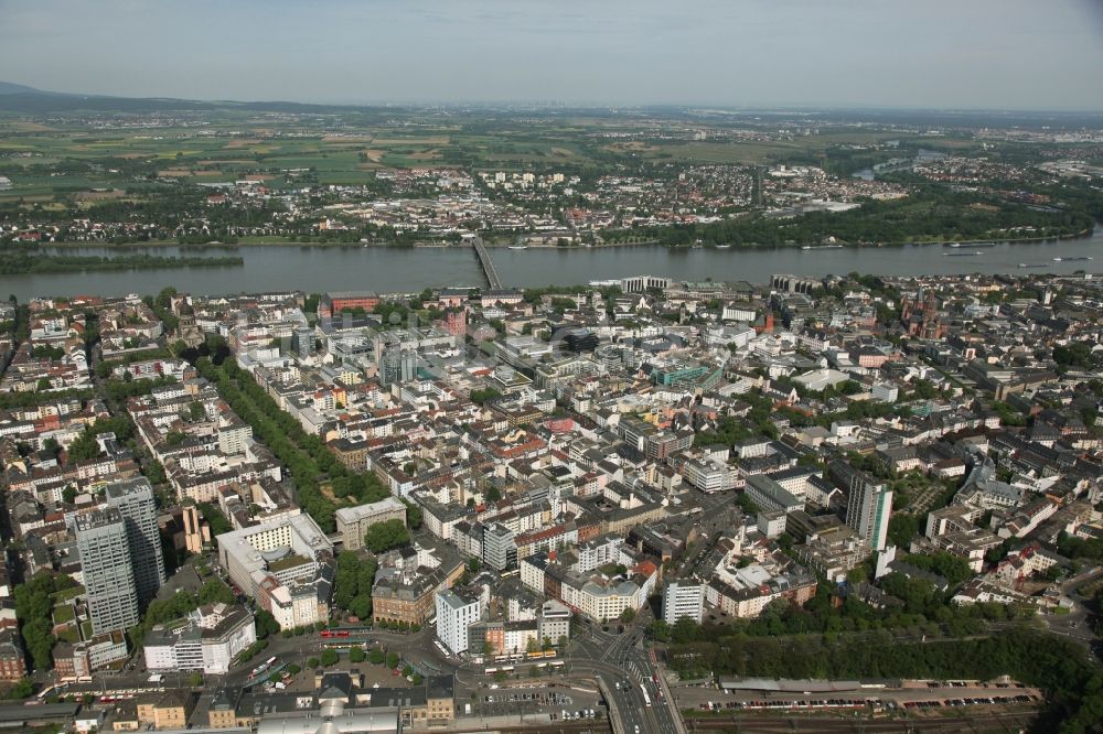 Mainz von oben - Stadtzentrum im Innenstadtbereich in Mainz im Bundesland Rheinland-Pfalz