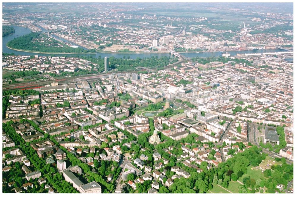 Luftaufnahme Mannheim - Stadtzentrum im Innenstadtbereich in Mannheim im Bundesland Baden-Württemberg, Deutschland