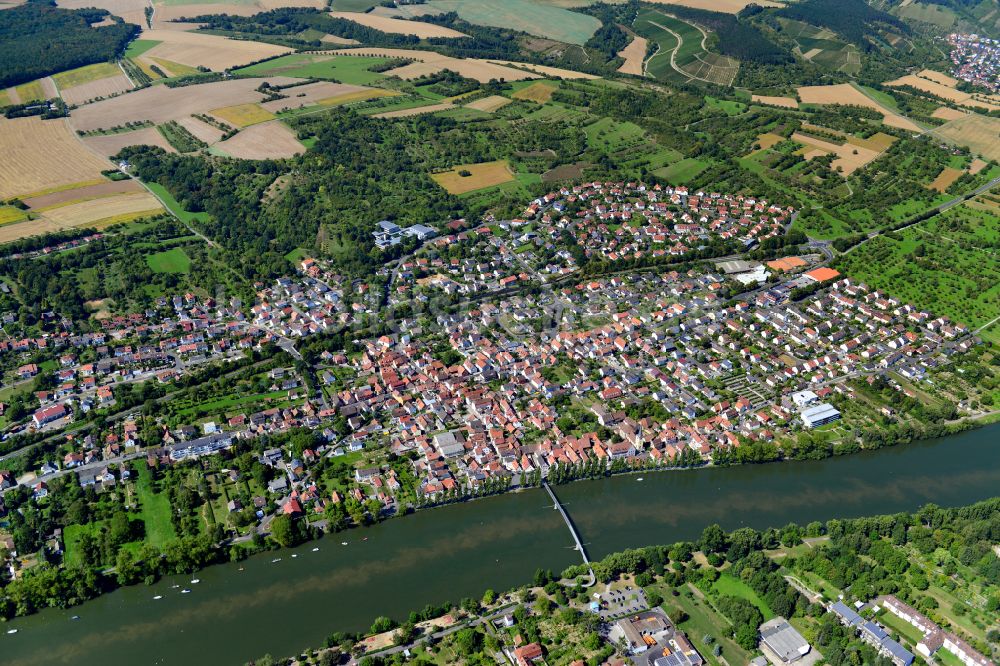 Margetshöchheim aus der Vogelperspektive: Stadtzentrum im Innenstadtbereich in Margetshöchheim im Bundesland Bayern, Deutschland