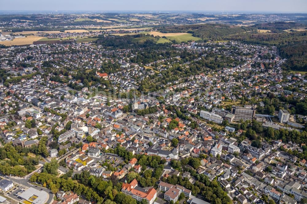 Menden (Sauerland) von oben - Stadtzentrum im Innenstadtbereich in Menden (Sauerland) im Bundesland Nordrhein-Westfalen, Deutschland