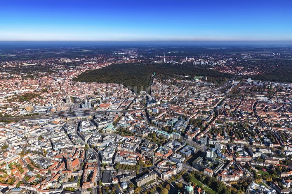 Hannover von oben - Stadtzentrum im Innenstadtbereich Mitte in Hannover im Bundesland Niedersachsen, Deutschland