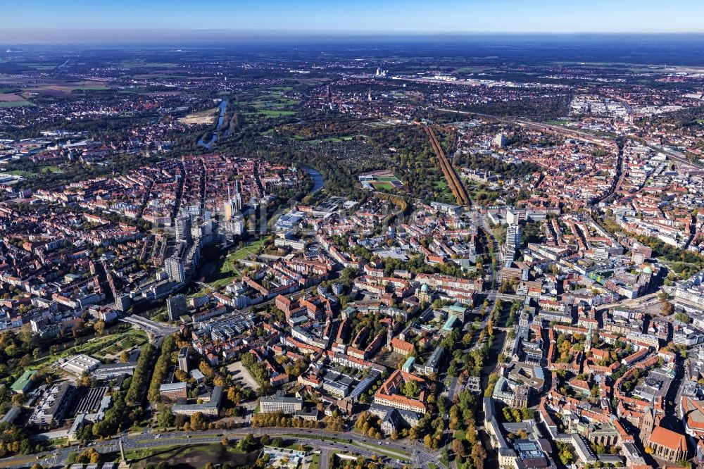 Luftaufnahme Hannover - Stadtzentrum im Innenstadtbereich Mitte in Hannover im Bundesland Niedersachsen, Deutschland