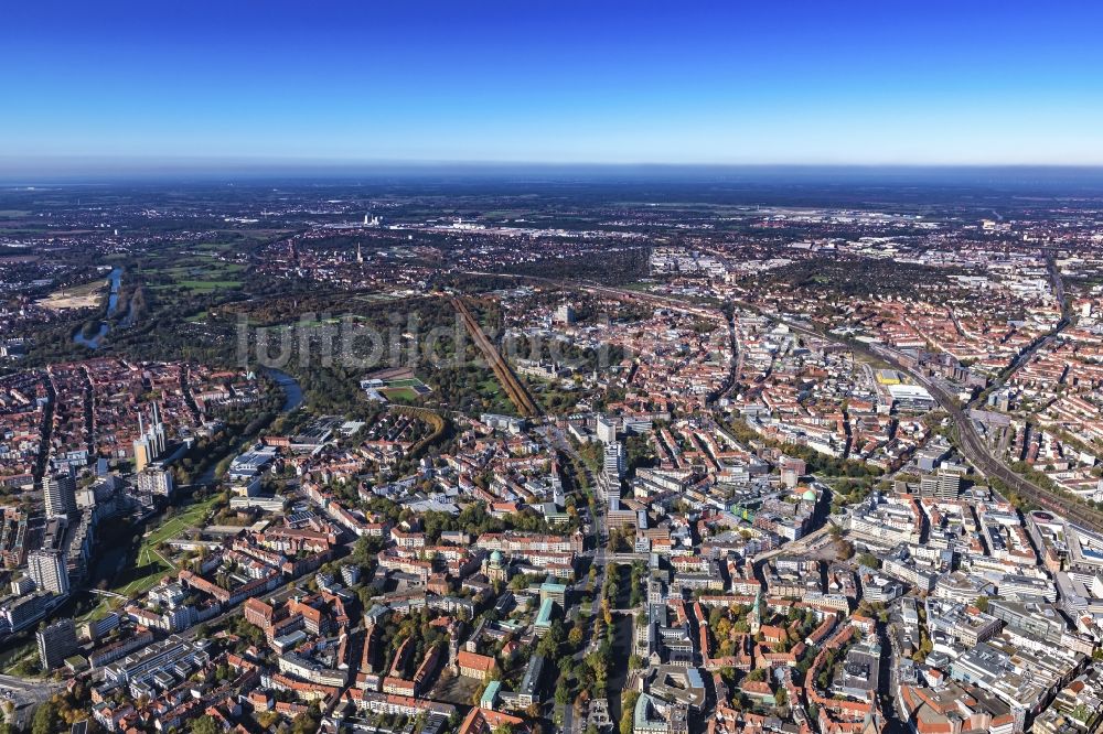 Luftaufnahme Hannover - Stadtzentrum im Innenstadtbereich Mitte in Hannover im Bundesland Niedersachsen, Deutschland