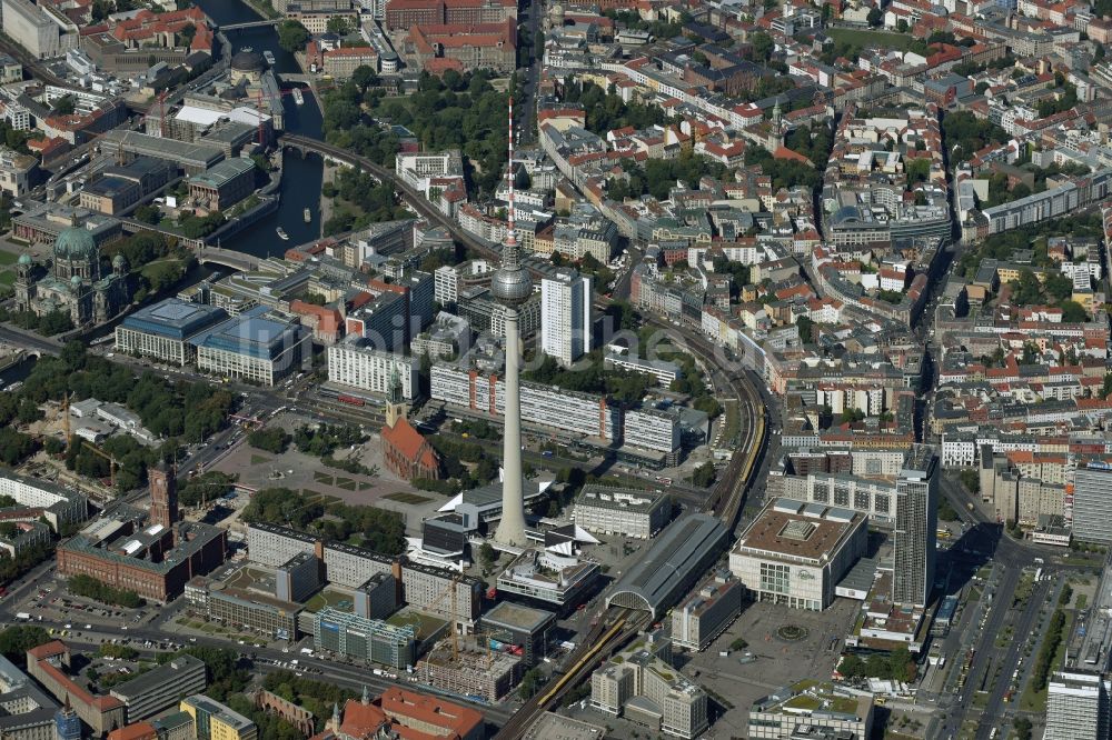 Luftaufnahme Berlin - Stadtzentrum im Innenstadtbereich Mitte im Osten in Berlin