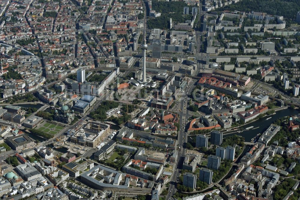 Berlin aus der Vogelperspektive: Stadtzentrum im Innenstadtbereich Mitte im Osten in Berlin