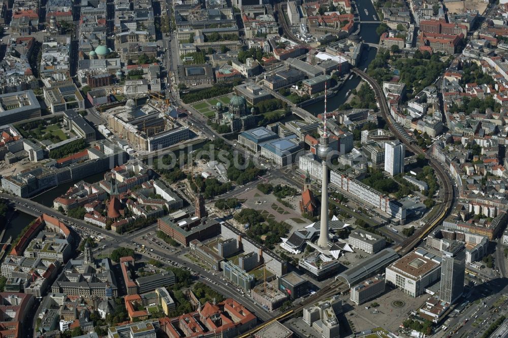 Luftbild Berlin - Stadtzentrum im Innenstadtbereich Mitte im Osten in Berlin