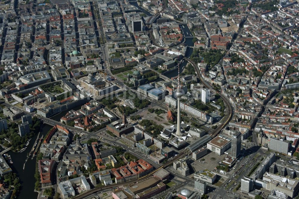 Luftaufnahme Berlin - Stadtzentrum im Innenstadtbereich Mitte im Osten in Berlin