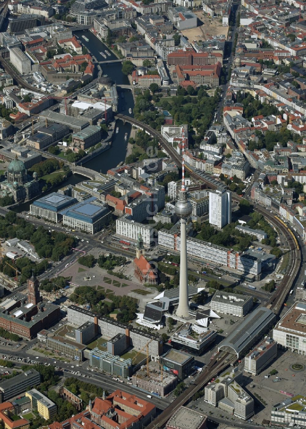 Berlin von oben - Stadtzentrum im Innenstadtbereich Mitte im Osten in Berlin