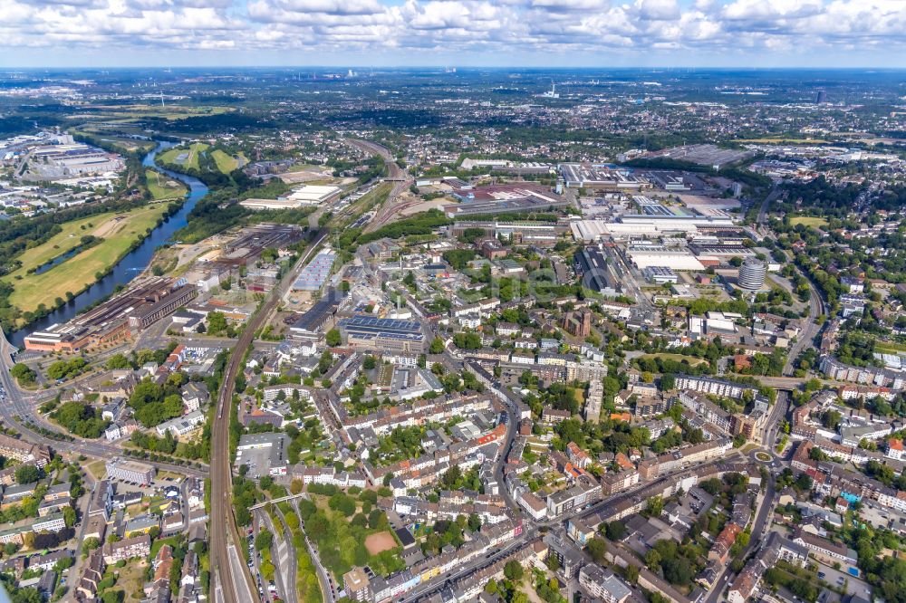 Mülheim an der Ruhr aus der Vogelperspektive: Stadtzentrum im Innenstadtbereich in Mülheim an der Ruhr im Bundesland Nordrhein-Westfalen, Deutschland