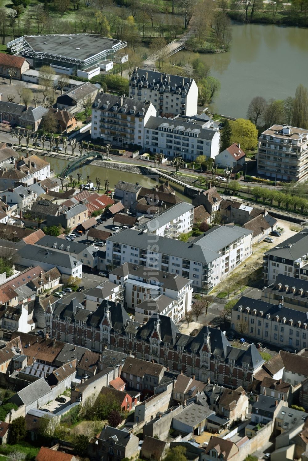 Luftbild Montargis - Stadtzentrum im Innenstadtbereich in Montargis in Centre-Val de Loire, Frankreich