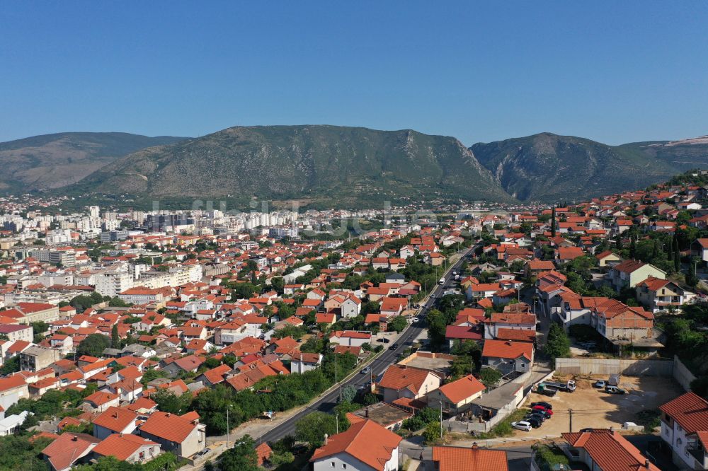 Luftaufnahme Mostar - Stadtzentrum im Innenstadtbereich in Mostar in Federacija Bosne i Hercegovine, Bosnien und Herzegowina