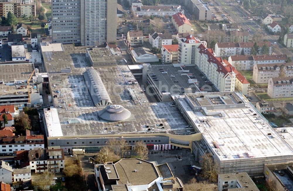 Luftaufnahme Neu-Isenburg - Stadtzentrum im Innenstadtbereich in Neu-Isenburg im Bundesland Hessen, Deutschland