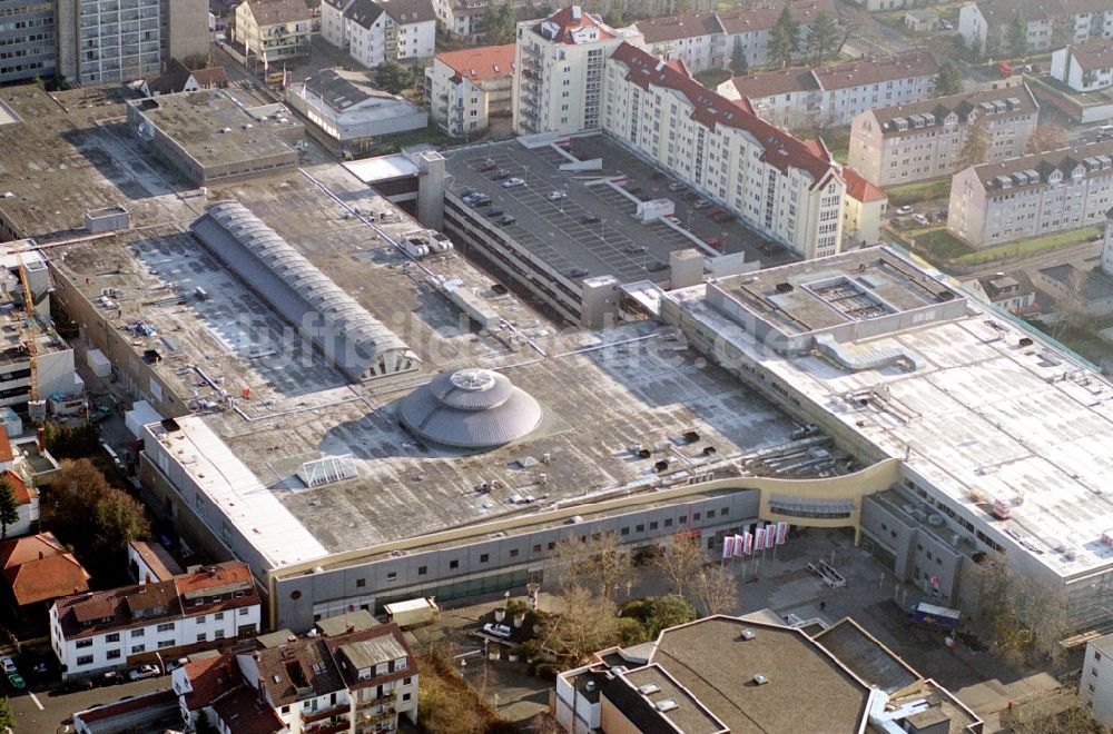 Neu-Isenburg aus der Vogelperspektive: Stadtzentrum im Innenstadtbereich in Neu-Isenburg im Bundesland Hessen, Deutschland