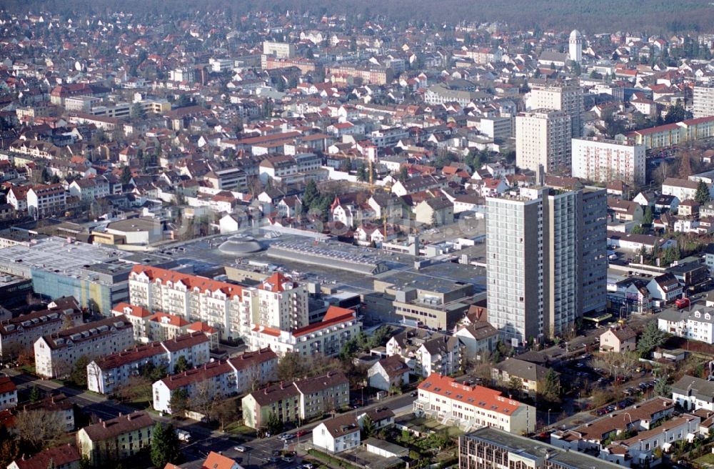 Neu-Isenburg aus der Vogelperspektive: Stadtzentrum im Innenstadtbereich in Neu-Isenburg im Bundesland Hessen, Deutschland