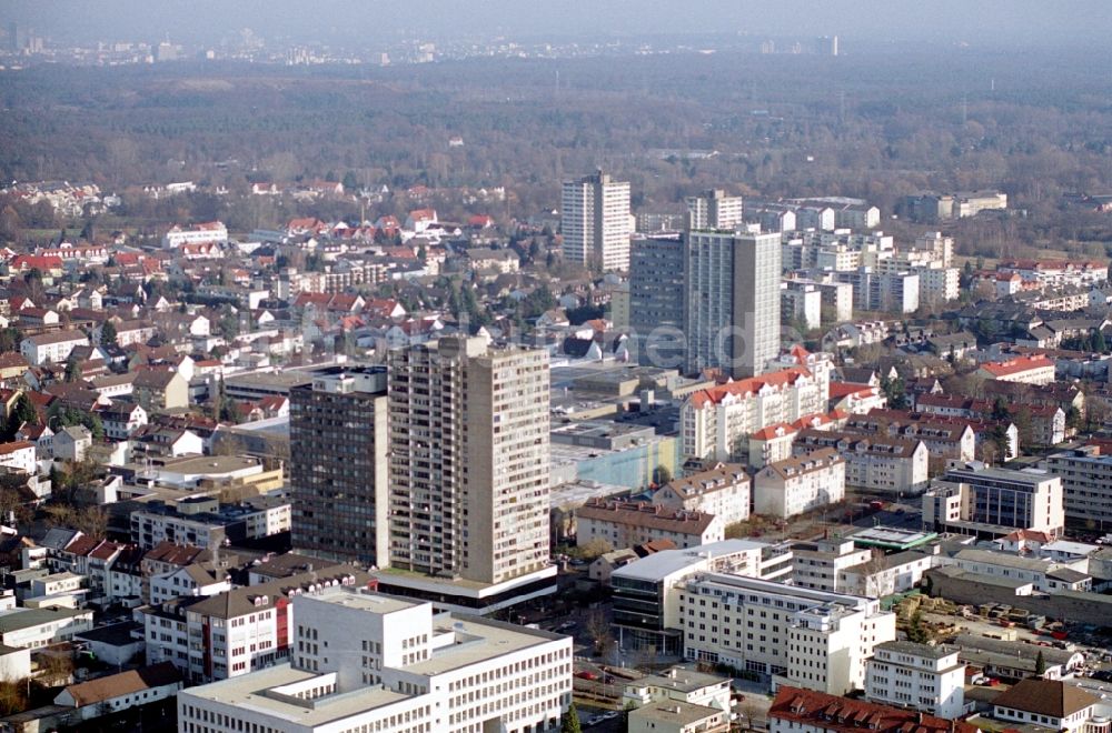 Neu-Isenburg aus der Vogelperspektive: Stadtzentrum im Innenstadtbereich in Neu-Isenburg im Bundesland Hessen, Deutschland