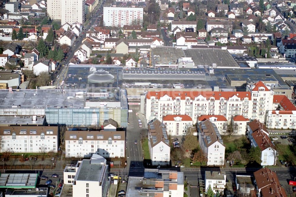 Neu-Isenburg aus der Vogelperspektive: Stadtzentrum im Innenstadtbereich in Neu-Isenburg im Bundesland Hessen, Deutschland