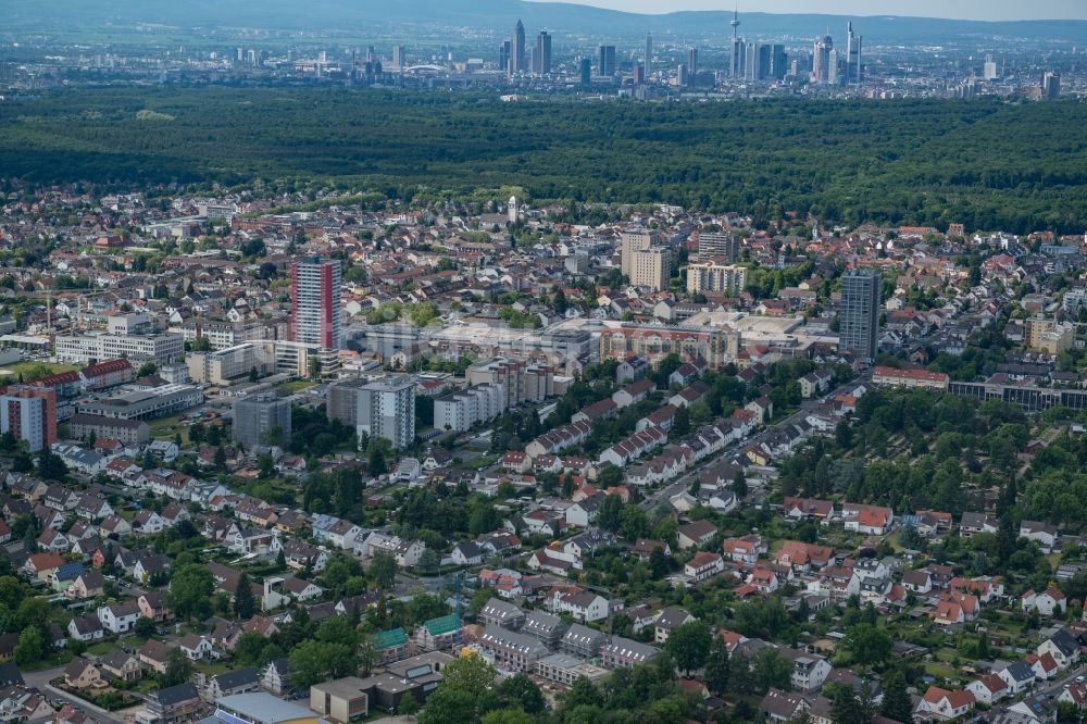 Neu-Isenburg aus der Vogelperspektive: Stadtzentrum im Innenstadtbereich in Neu-Isenburg im Bundesland Hessen, Deutschland