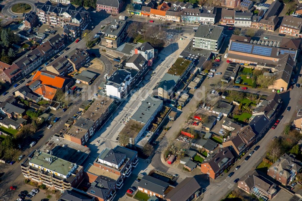 Neukirchen-Vluyn aus der Vogelperspektive: Stadtzentrum im Innenstadtbereich in Neukirchen-Vluyn im Bundesland Nordrhein-Westfalen