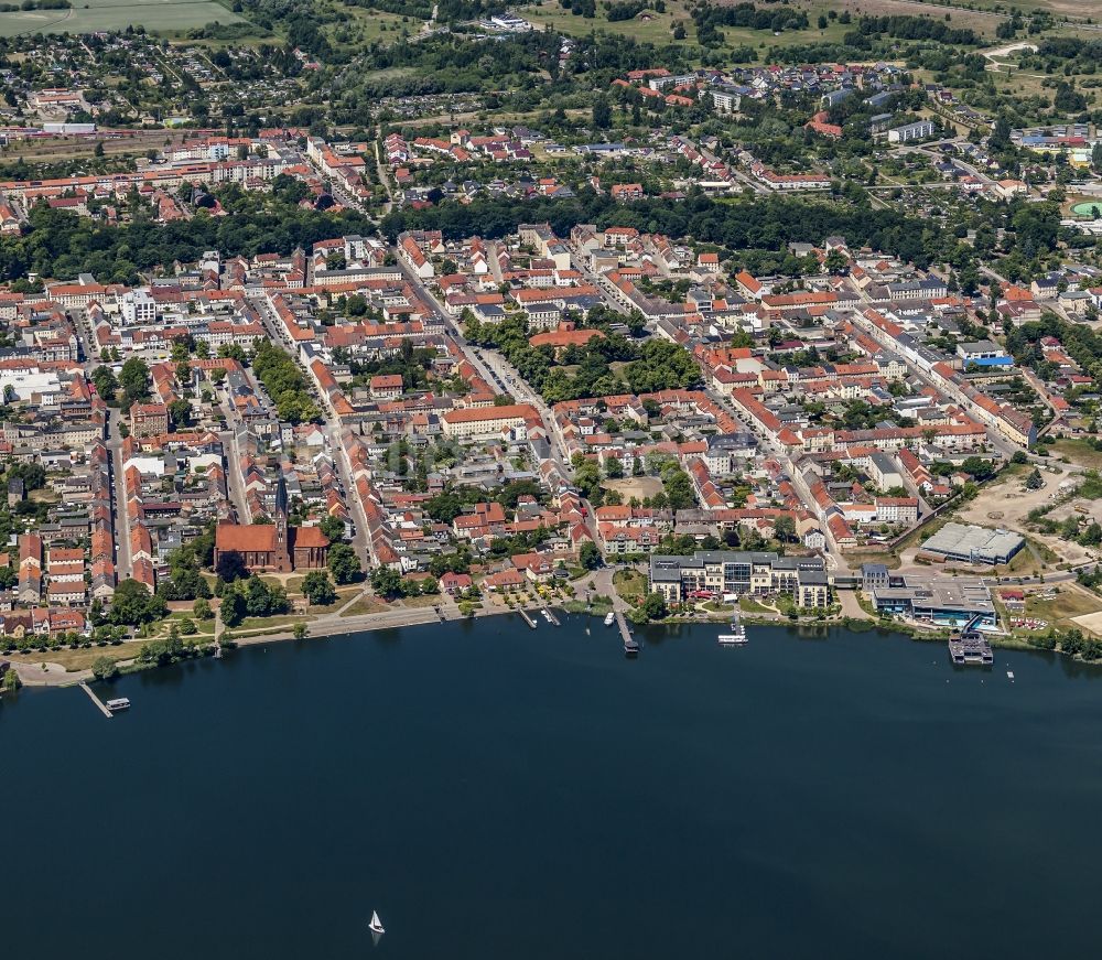 Neuruppin von oben - Stadtzentrum im Innenstadtbereich in Neuruppin im Bundesland Brandenburg