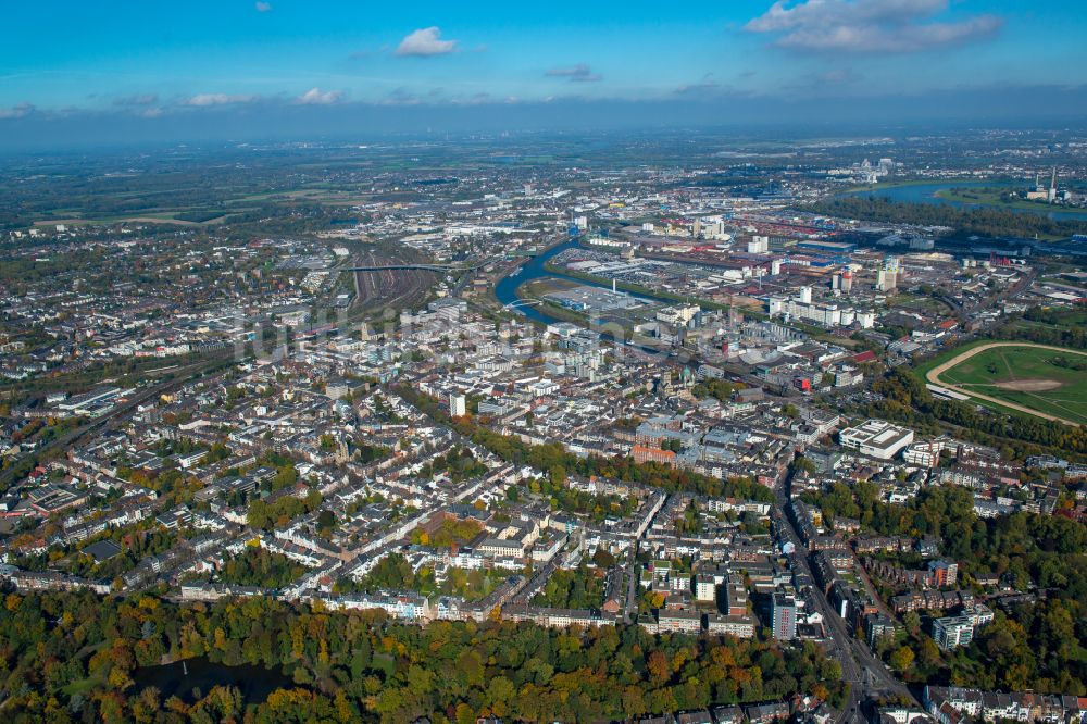 Neuss aus der Vogelperspektive: Stadtzentrum im Innenstadtbereich in Neuss im Bundesland Nordrhein-Westfalen, Deutschland