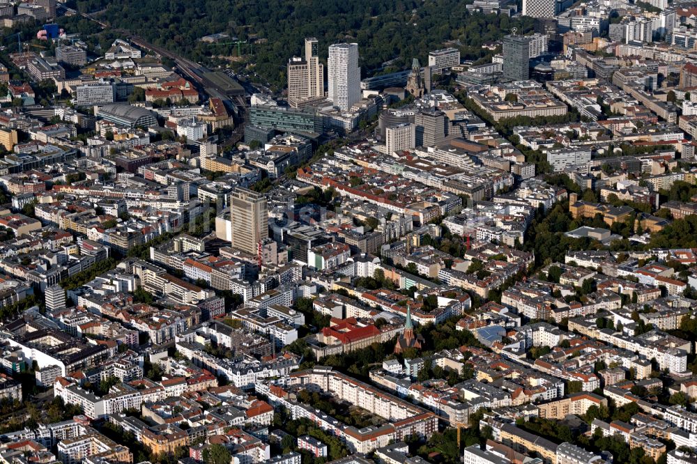 Berlin aus der Vogelperspektive: Stadtzentrum im Innenstadtbereich im Ortsteil Charlottenburg in Berlin, Deutschland