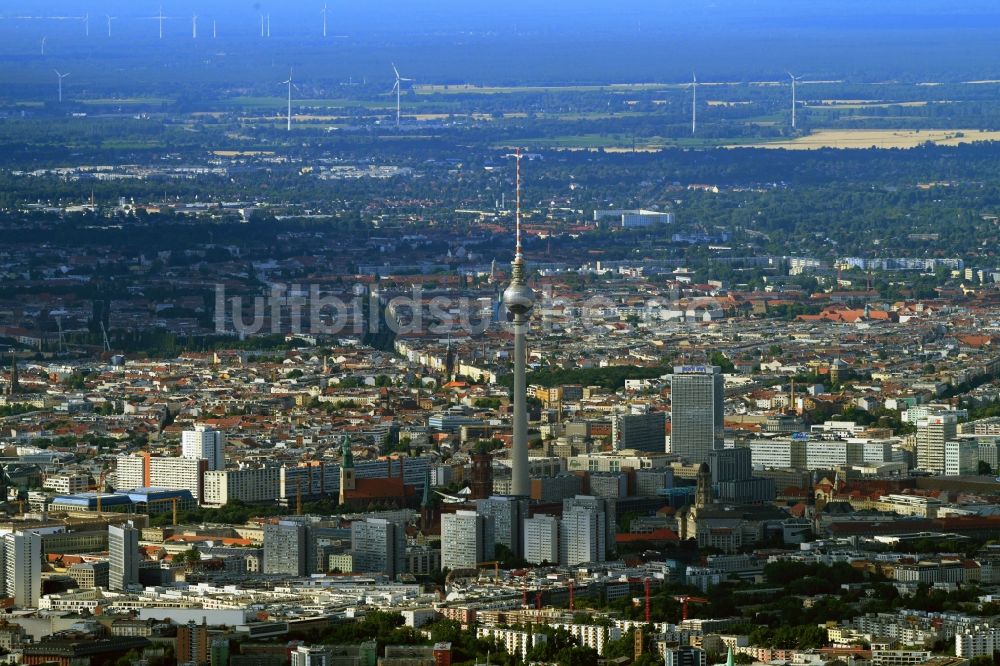 Berlin aus der Vogelperspektive: Stadtzentrum im Innenstadtbereich im Ortsteil Mitte in Berlin, Deutschland