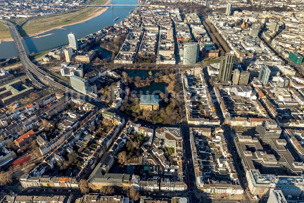 Düsseldorf von oben - Stadtzentrum im Innenstadtbereich im Ortsteil Stadtmitte in Düsseldorf im Bundesland Nordrhein-Westfalen, Deutschland