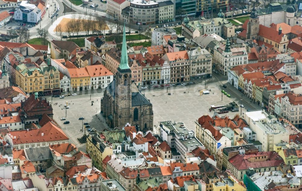 Luftaufnahme Pilsen Plzen - Stadtzentrum im Innenstadtbereich in Pilsen - Plzen in Tschechische Republik