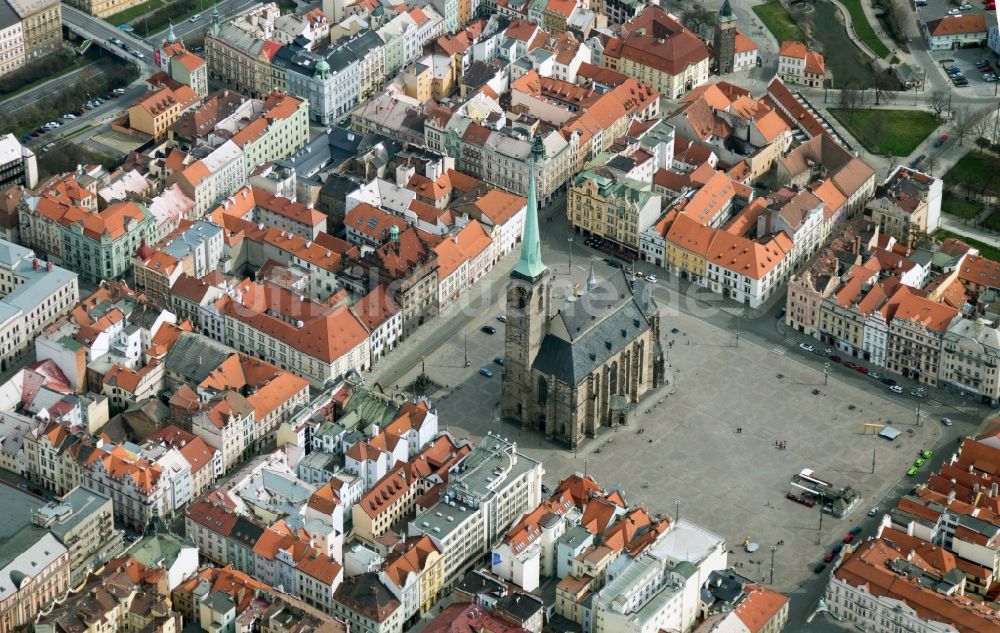 Pilsen Plzen von oben - Stadtzentrum im Innenstadtbereich in Pilsen - Plzen in Tschechische Republik