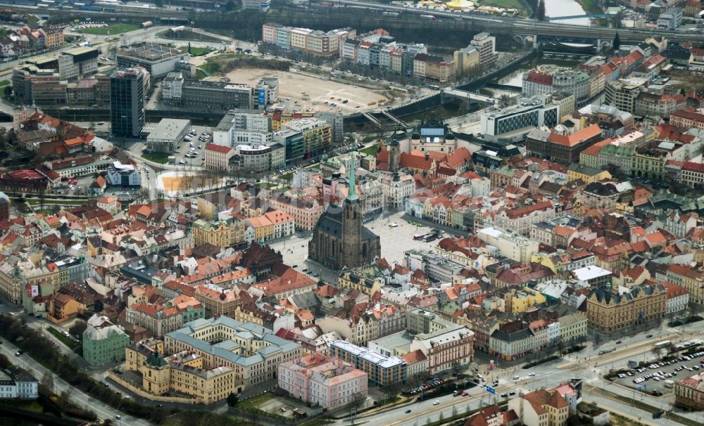 Luftaufnahme Pilsen Plzen - Stadtzentrum im Innenstadtbereich in Pilsen - Plzen in Tschechische Republik