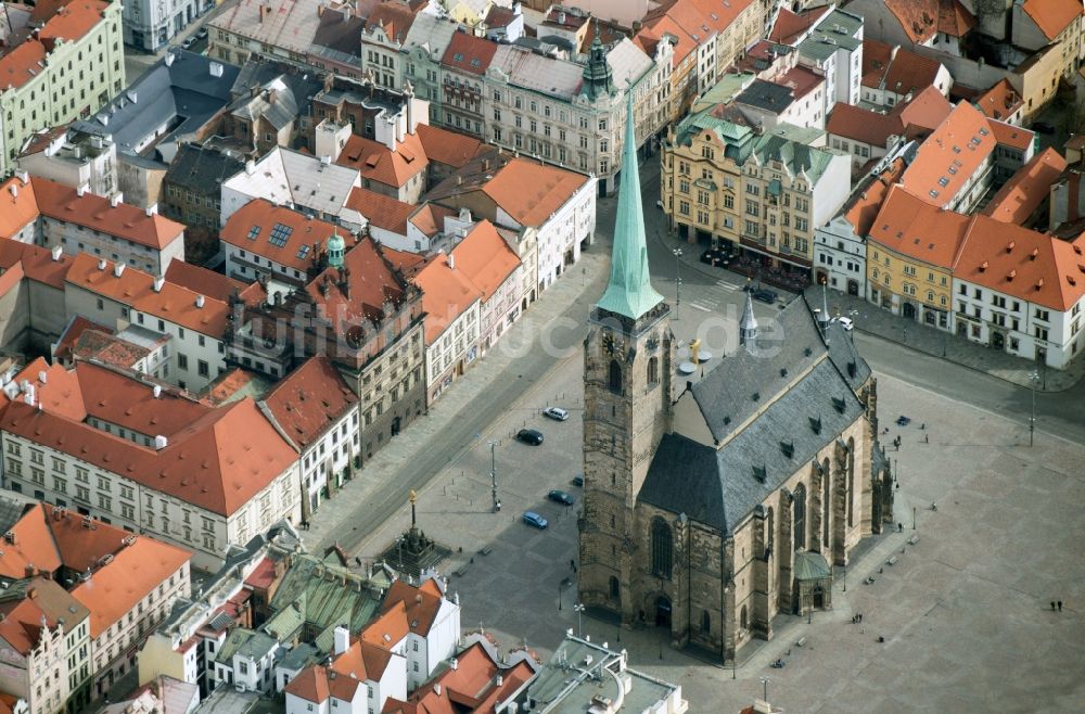 Luftaufnahme Pilsen Plzen - Stadtzentrum im Innenstadtbereich in Pilsen - Plzen in Tschechische Republik