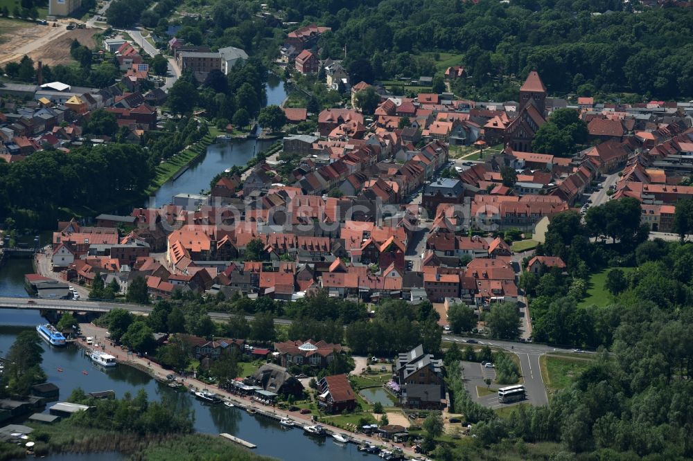 Plau am See von oben - Stadtzentrum im Innenstadtbereich in Plau am See im Bundesland Mecklenburg-Vorpommern