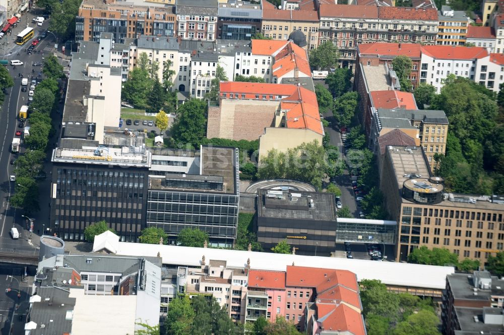 Berlin aus der Vogelperspektive: Stadtzentrum im Innenstadtbereich Potsdamer Straße am U-Bahn Station Bülowstraße in Berlin