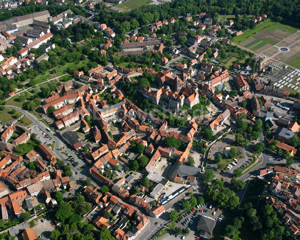 Luftaufnahme Quedlinburg - Stadtzentrum im Innenstadtbereich in Quedlinburg im Bundesland Sachsen-Anhalt, Deutschland