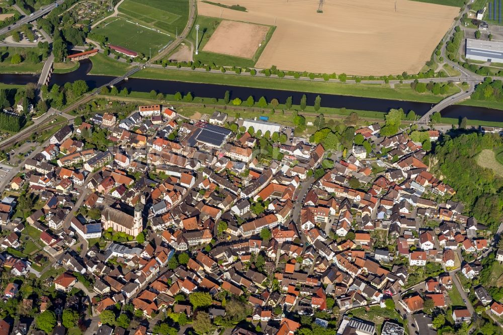 Luftaufnahme Riegel am Kaiserstuhl - Stadtzentrum im Innenstadtbereich in Riegel am Kaiserstuhl im Bundesland Baden-Württemberg