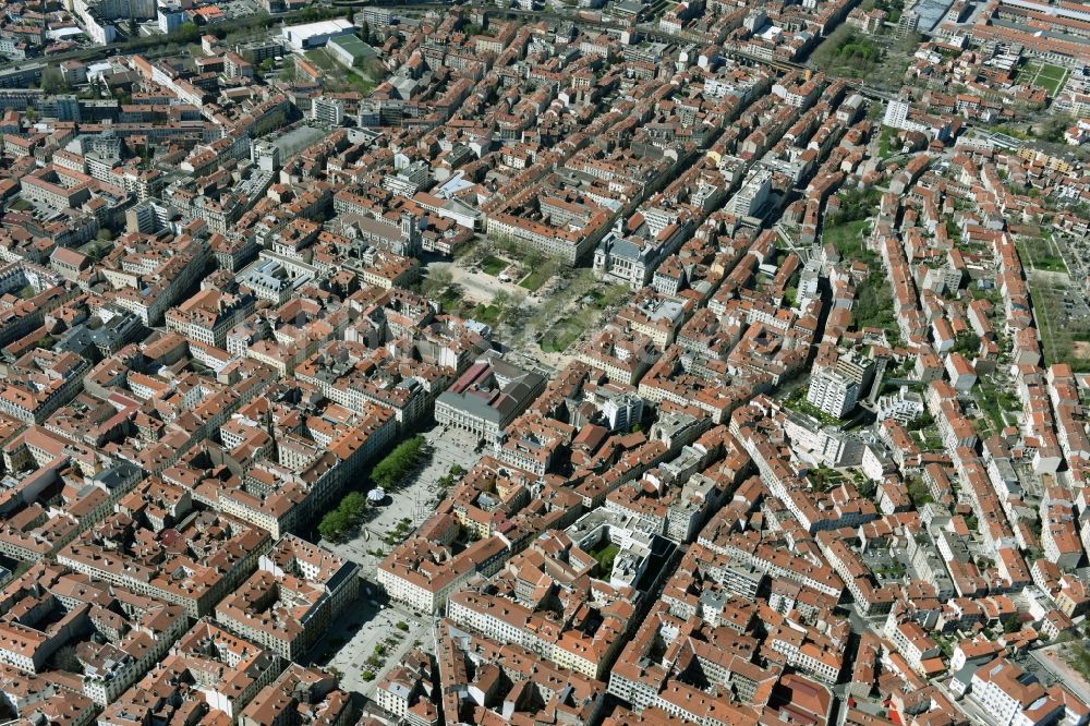 Luftaufnahme Saint-Etienne - Stadtzentrum im Innenstadtbereich in Saint-Etienne in Auvergne Rhone-Alpes, Frankreich