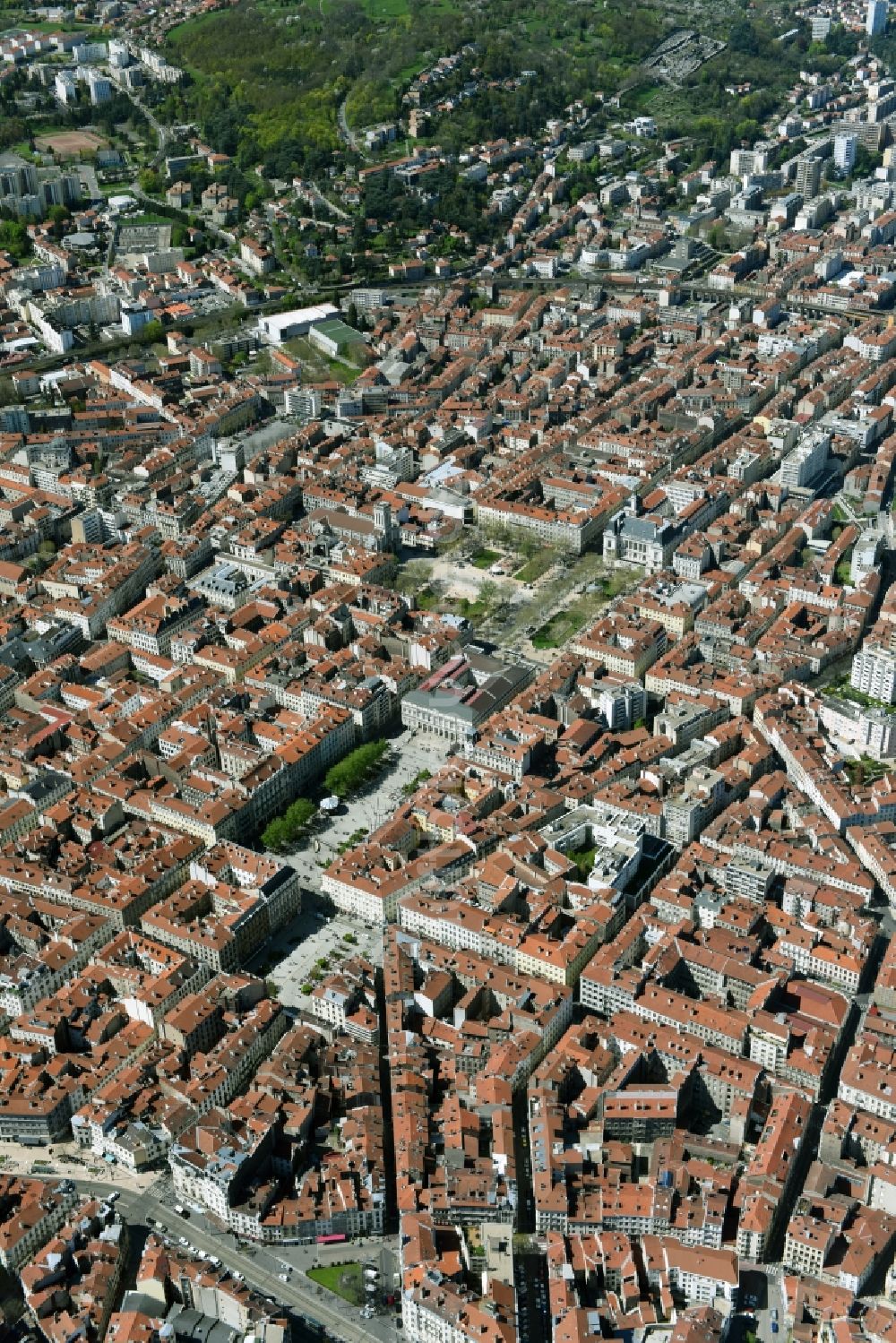 Saint-Etienne von oben - Stadtzentrum im Innenstadtbereich in Saint-Etienne in Auvergne Rhone-Alpes, Frankreich