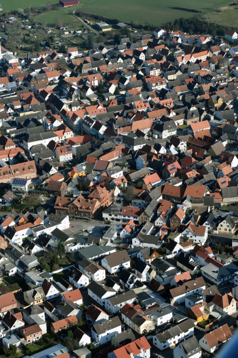 Schaafheim von oben - Stadtzentrum im Innenstadtbereich in Schaafheim im Bundesland Hessen