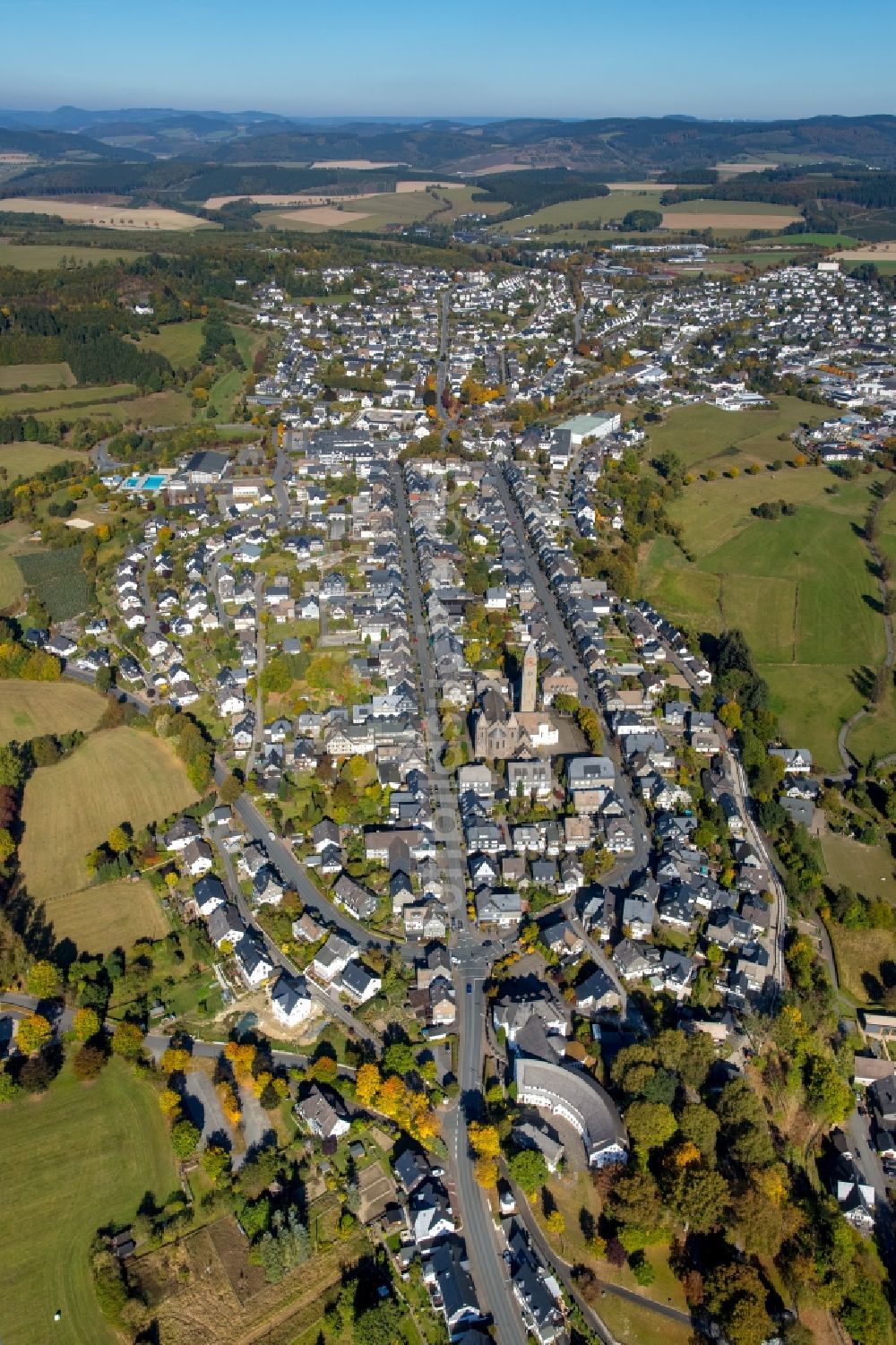 Schmallenberg aus der Vogelperspektive: Stadtzentrum im Innenstadtbereich in Schmallenberg im Bundesland Nordrhein-Westfalen