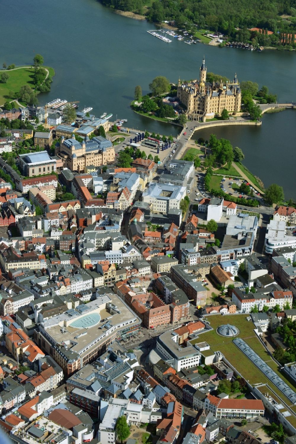 Schwerin aus der Vogelperspektive: Stadtzentrum im Innenstadtbereich in Schwerin im Bundesland Mecklenburg-Vorpommern