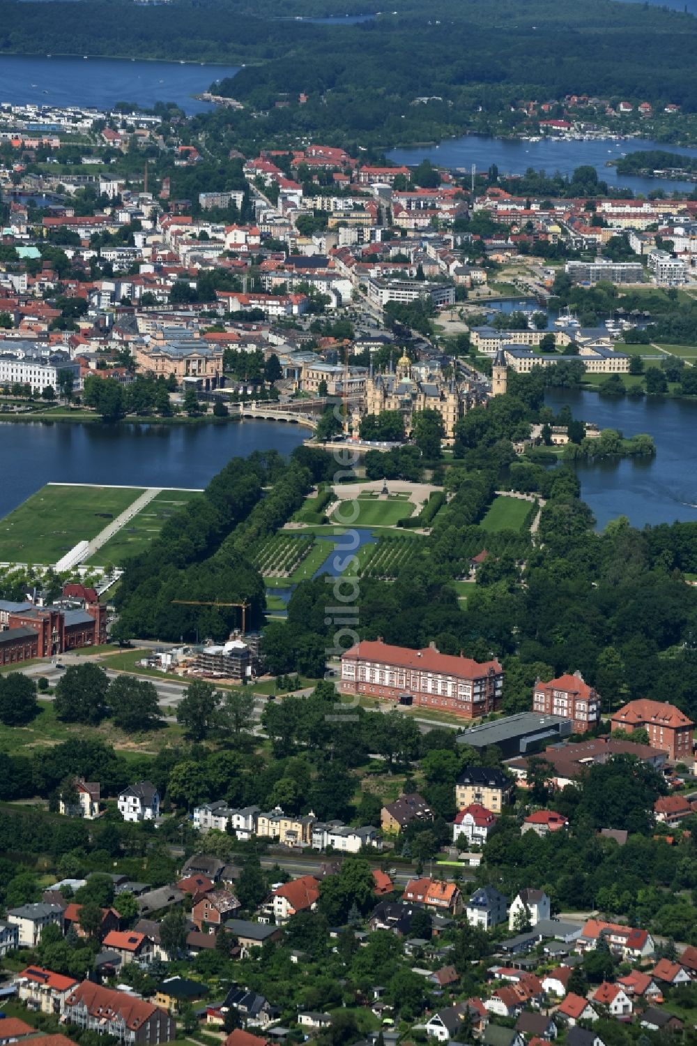 Schwerin aus der Vogelperspektive: Stadtzentrum im Innenstadtbereich in Schwerin im Bundesland Mecklenburg-Vorpommern