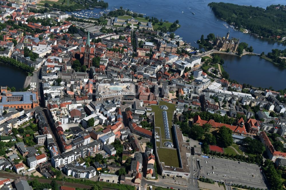 Schwerin aus der Vogelperspektive: Stadtzentrum im Innenstadtbereich in Schwerin im Bundesland Mecklenburg-Vorpommern