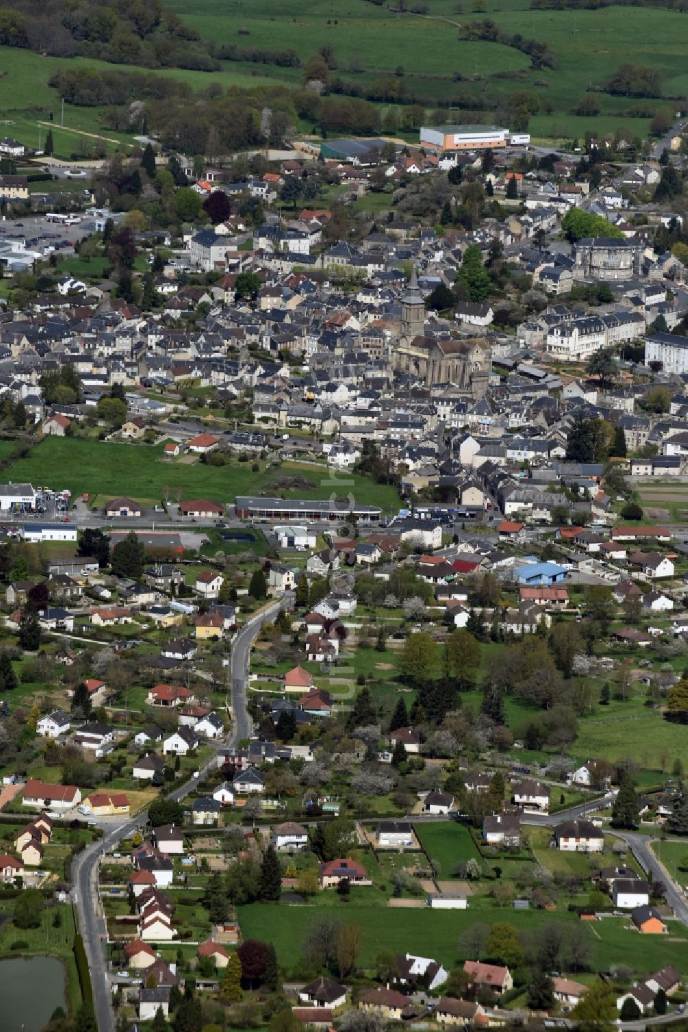 La Souterraine von oben - Stadtzentrum im Innenstadtbereich in La Souterraine in Aquitaine Limousin Poitou-Charentes, Frankreich