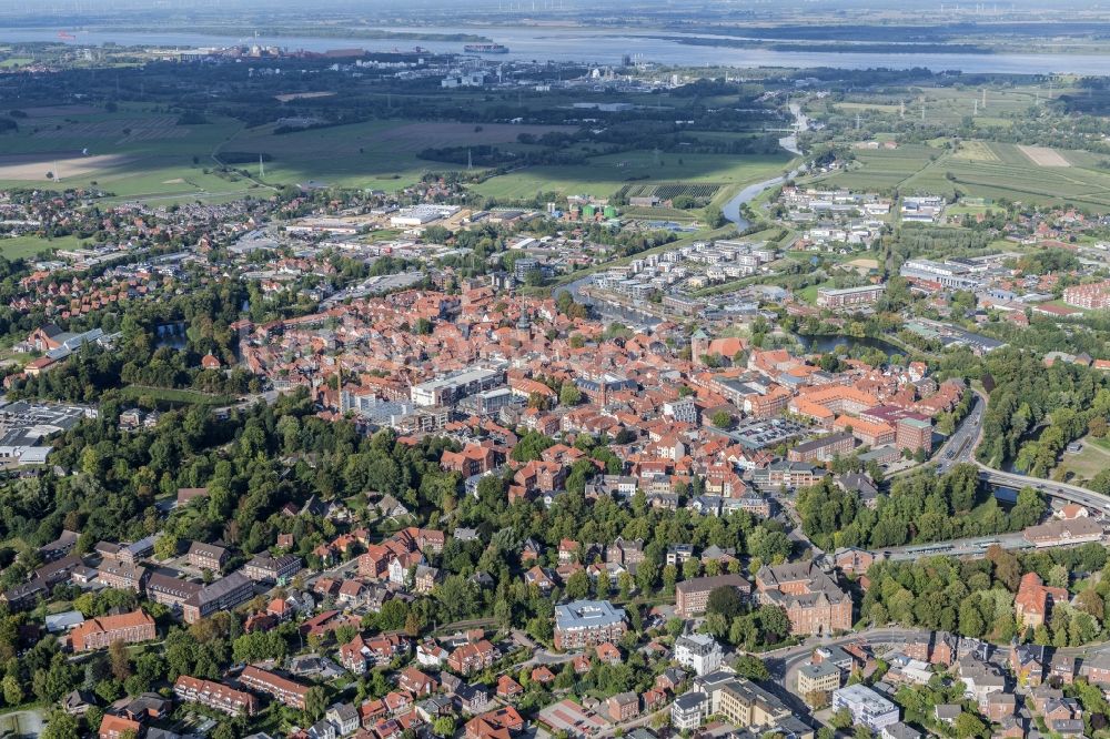 Stade aus der Vogelperspektive: Stadtzentrum im Innenstadtbereich in Stade im Bundesland Niedersachsen