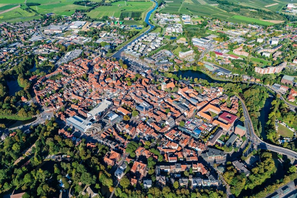 Stade aus der Vogelperspektive: Stadtzentrum im Innenstadtbereich in Stade im Bundesland Niedersachsen