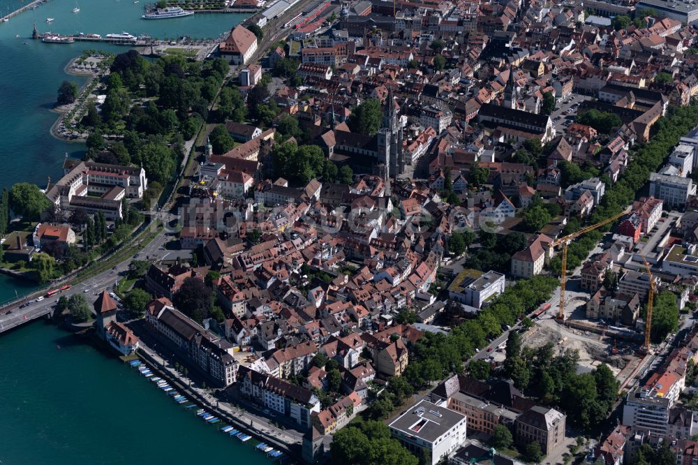 Konstanz aus der Vogelperspektive: Stadtzentrum im Innenstadtbereich mit den Stadtteilen Altstadt, Niederburg und Petershausen in Konstanz im Bundesland Baden-Württemberg, Deutschland