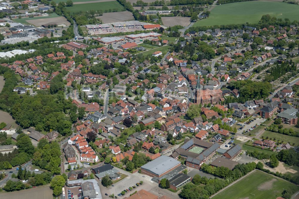 Steinfeld (Oldenburg) aus der Vogelperspektive: Stadtzentrum im Innenstadtbereich in Steinfeld (Oldenburg) im Bundesland Niedersachsen, Deutschland