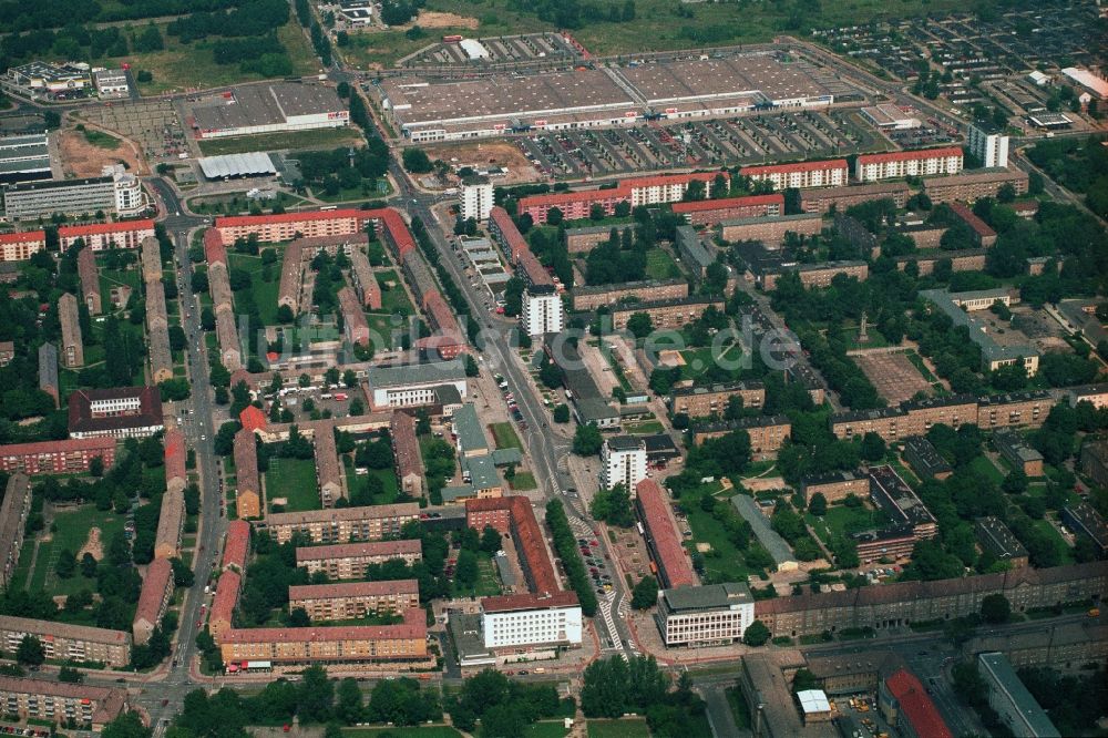 Luftaufnahme Eisenhüttenstadt - Stadtzentrum im Innenstadtbereich Str. der Republik - Karl-Marx-Straße - in Eisenhüttenstadt im Bundesland Brandenburg, Deutschland