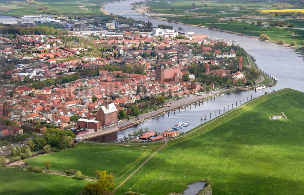 Tangermünde von oben - Stadtzentrum im Innenstadtbereich in Tangermünde im Bundesland Sachsen-Anhalt